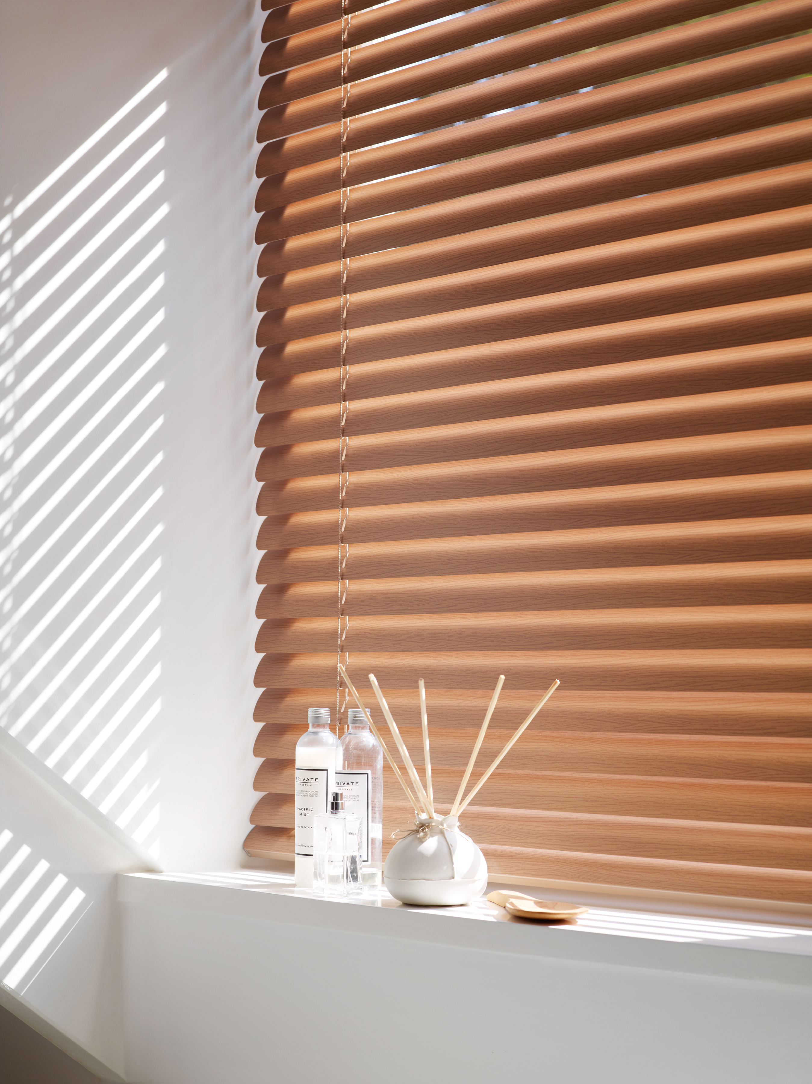 Venetian Blinds Full Room Photo Bathroom