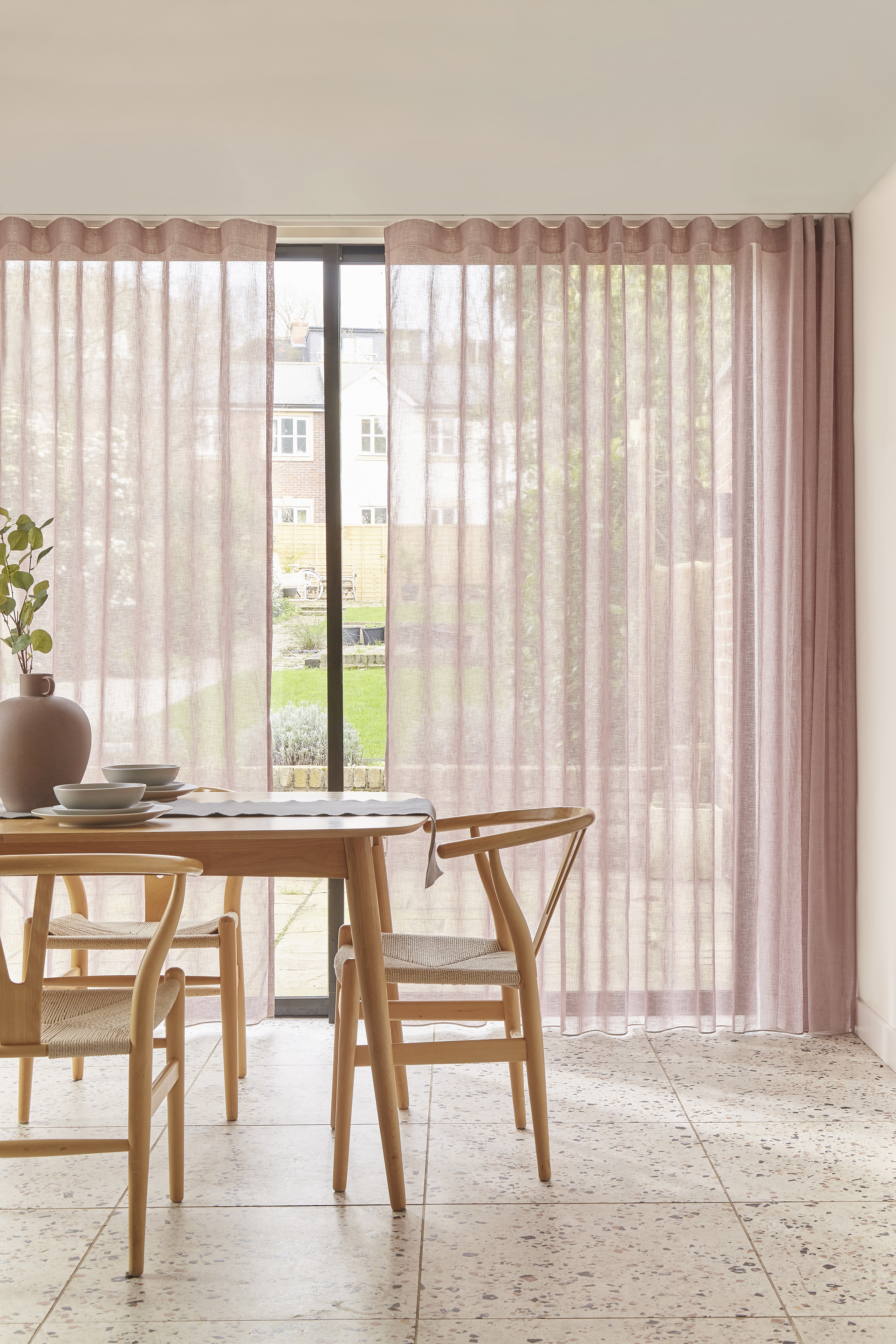 HIL 2021 VOILESLAUNCH VOILE WAVE CURTAIN SERENITY POWDER PINK WITH VOILE ROMAN BLIND SERENITY POWDER PINK 2 PORTRAIT