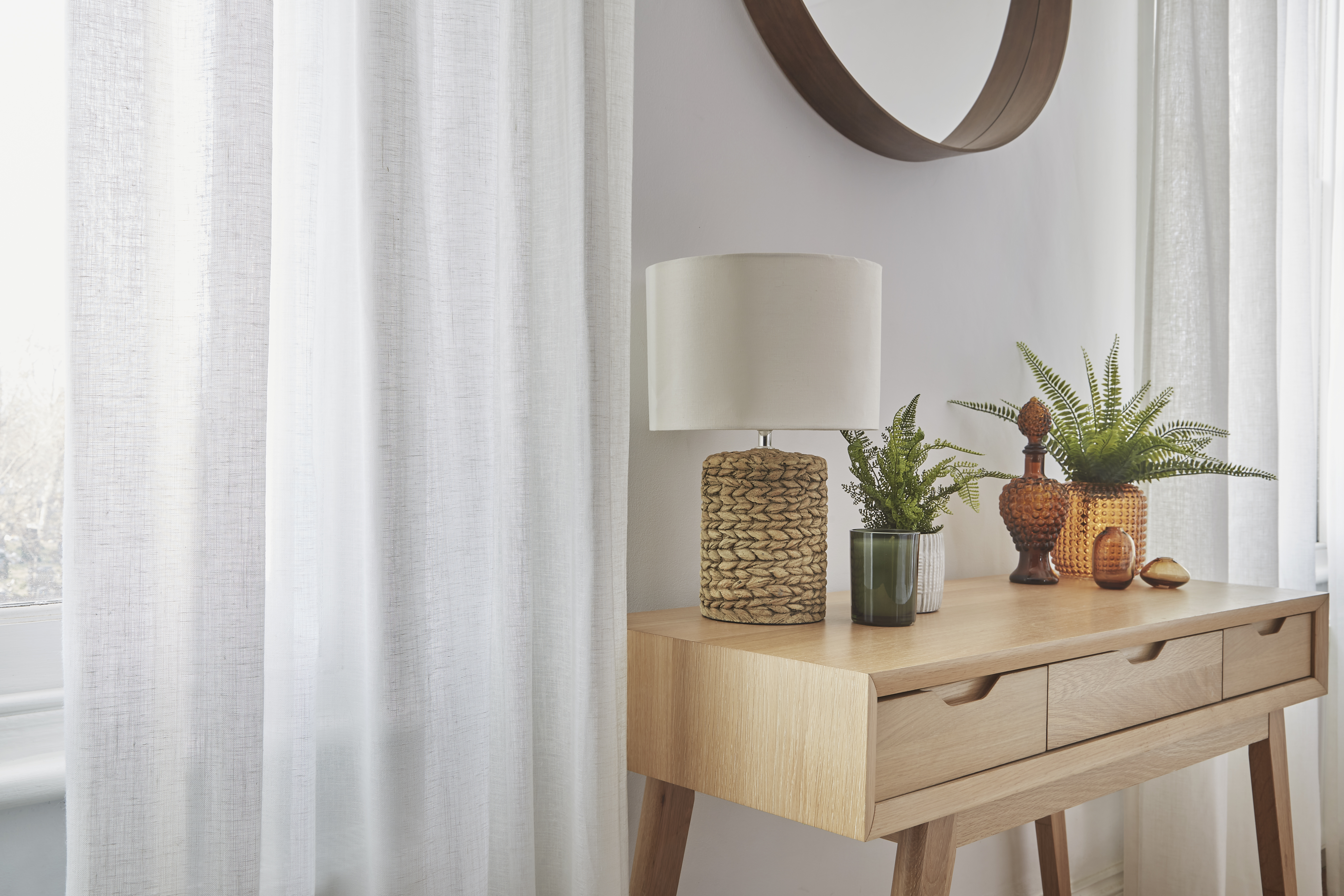 HIL 2021 VOILESLAUNCH VOILE CURTAINS ECHO WHITE DETAIL 3 BEDROOM