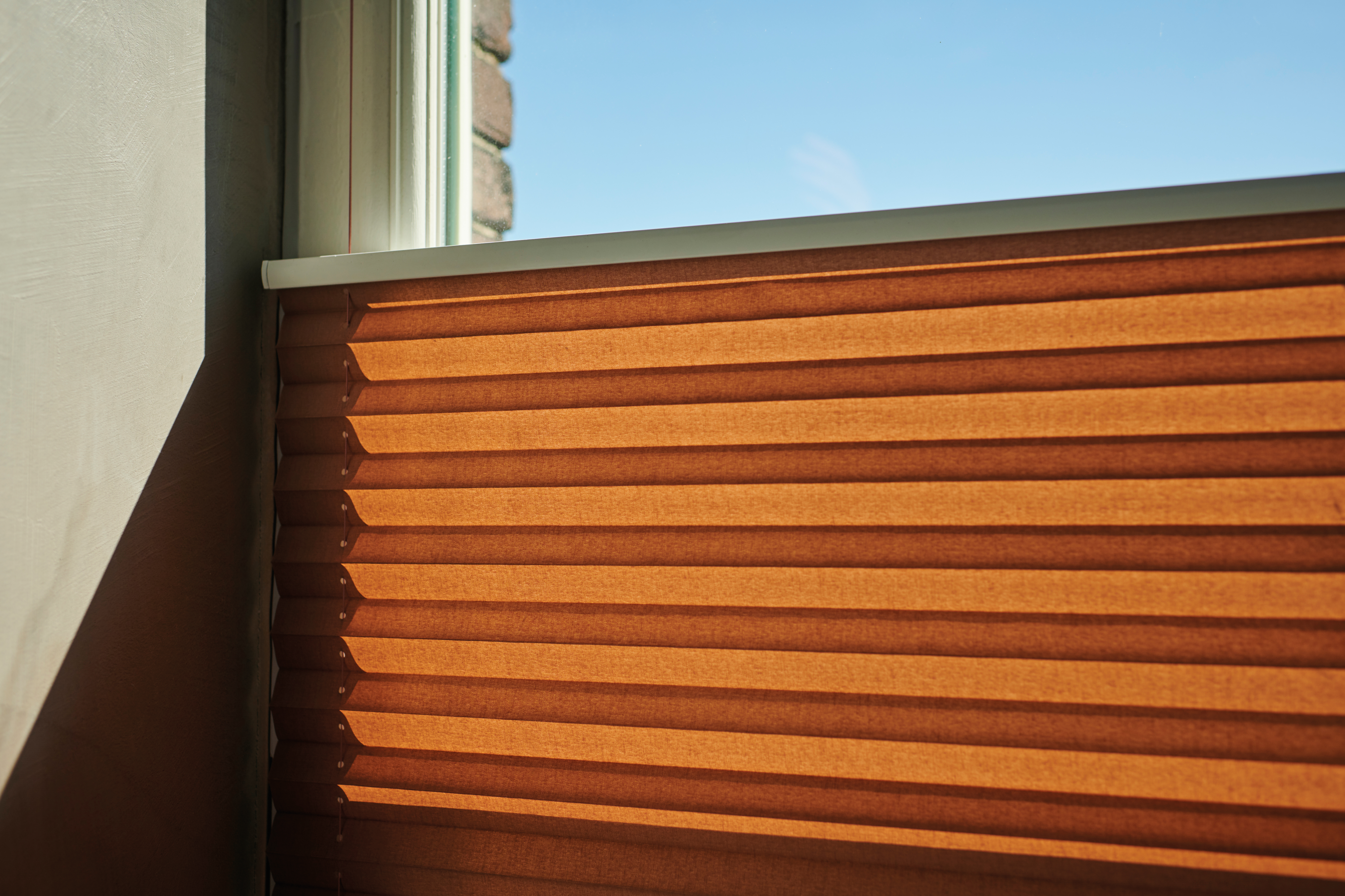 Plissé Shades Close Up Photo Bathroom Orange Blinds 3