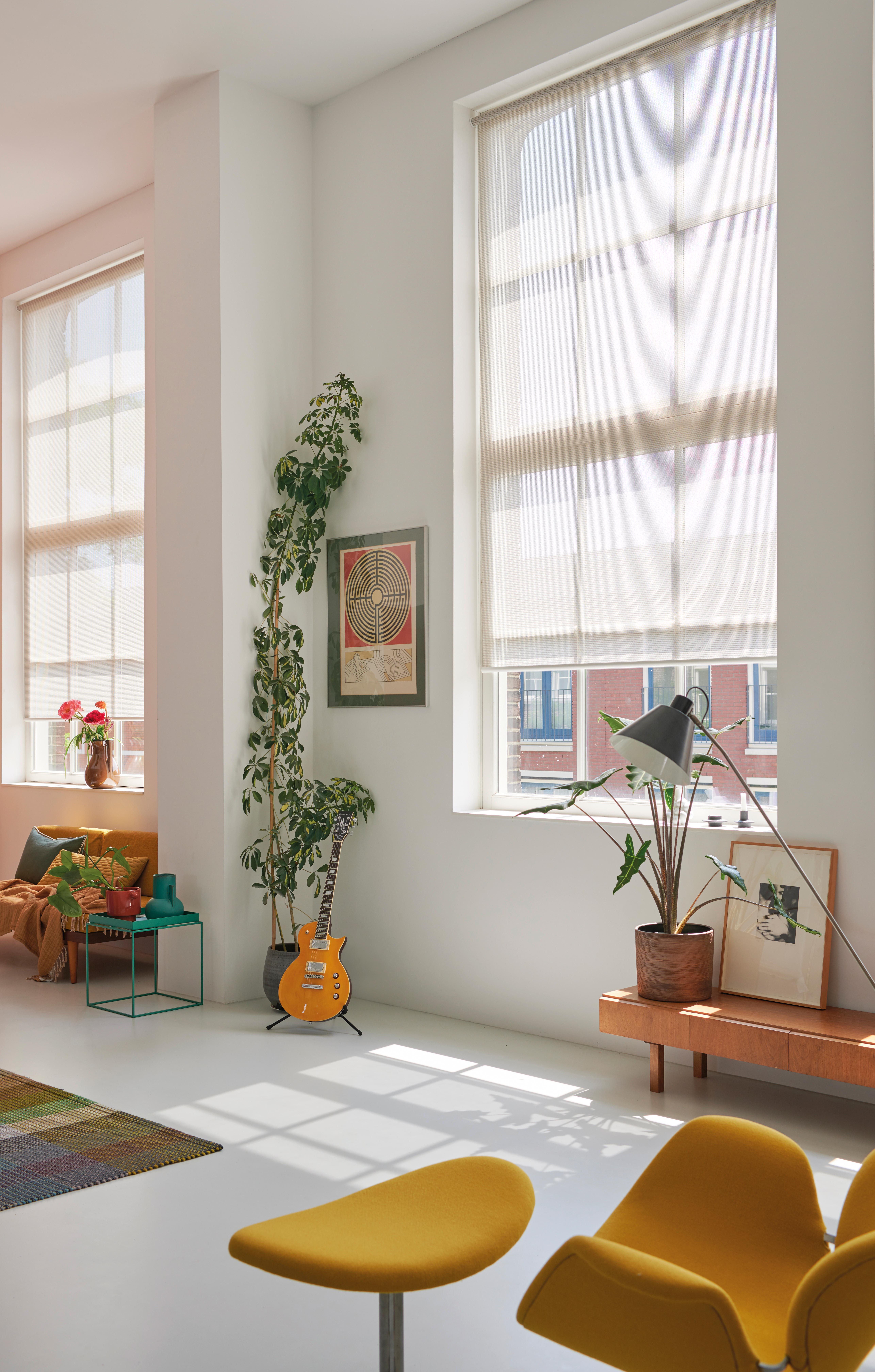 Roller Blinds Close Up Photo Living Room White Blinds